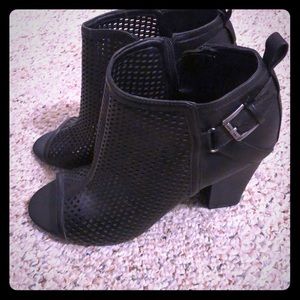 Open toe G by Guess heels